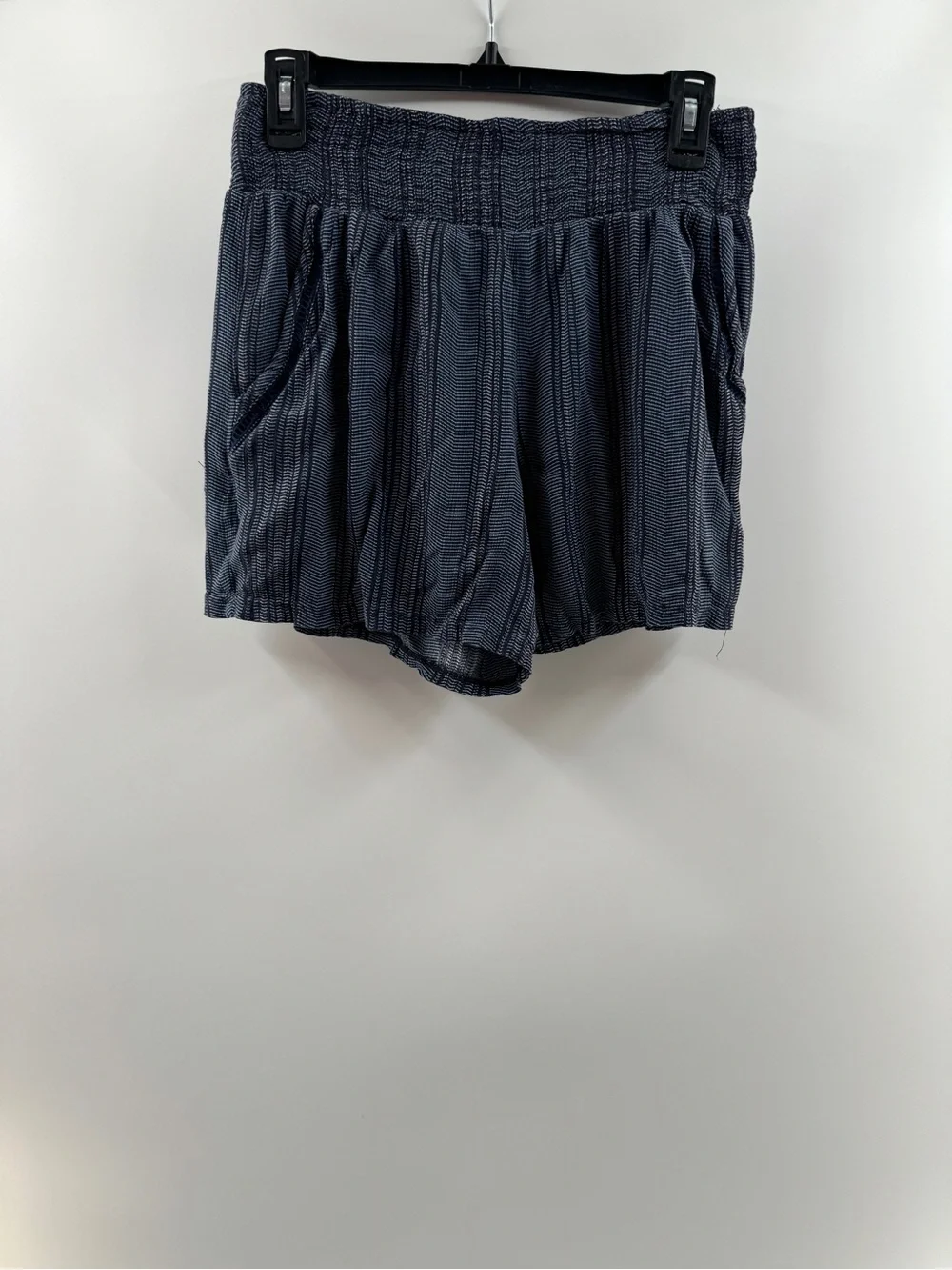Three Dots Navy Blue Shorts with Pockets – Women’s Medium